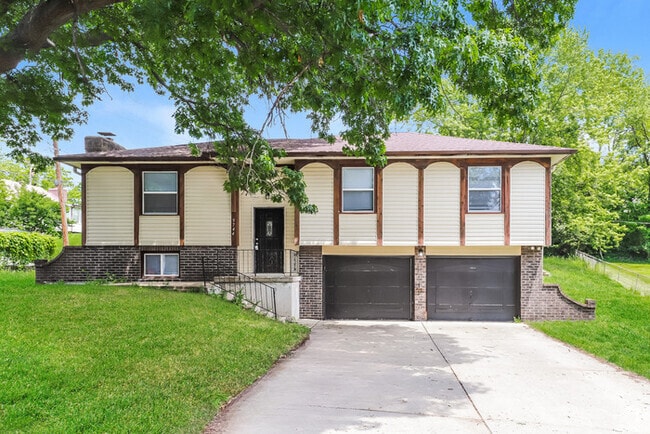 Building Photo - 9744 NW Overhill Dr