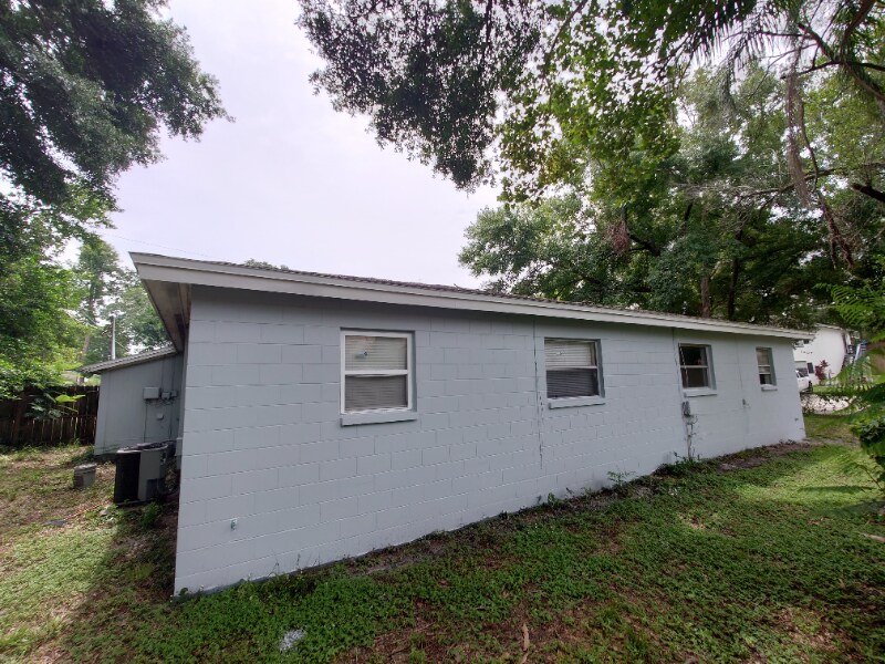 Building Photo - 9402 N 15th St