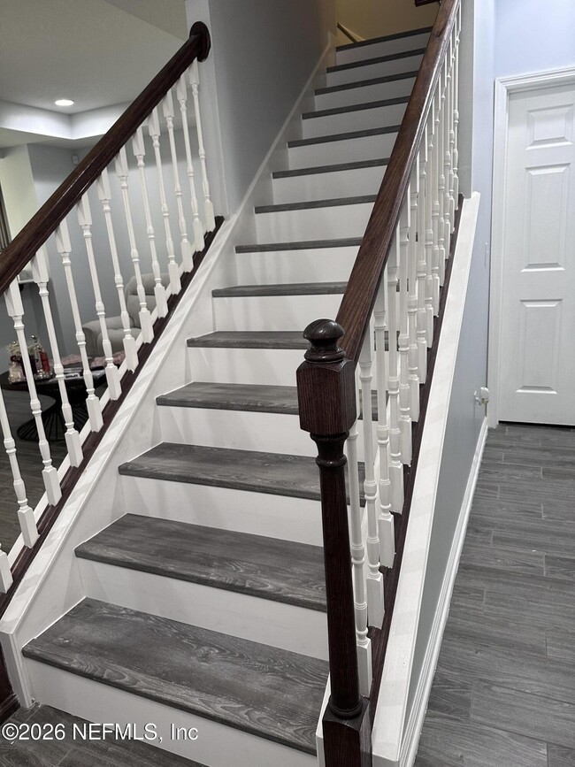 Building Photo - 352 Richmond Dr