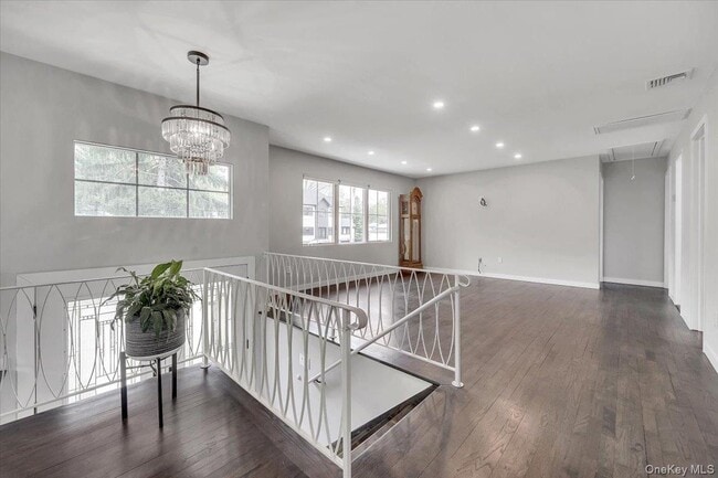 Building Photo - 10 Sandhage Dr