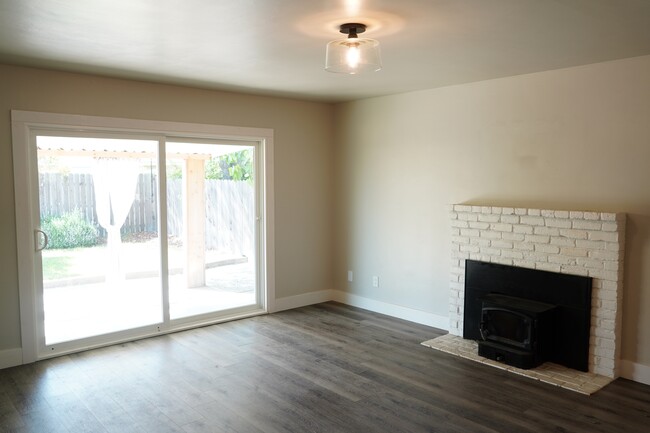 Building Photo - 1650 Archer Dr