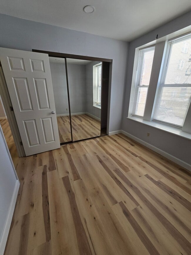 Building Photo - Beautifully renovated TWO-bedroom Condo on third floor with charm.
