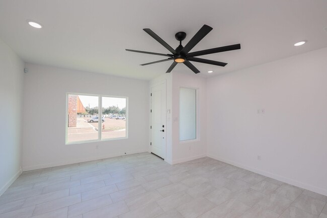 Building Photo - 8218 Casa Verde Rd