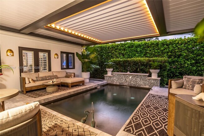 Building Photo - 231 Fluvia Ave