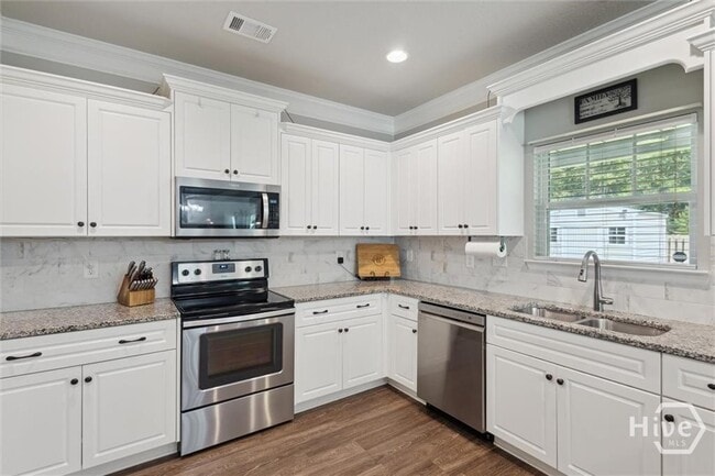 Building Photo - 105 Summer Station Dr