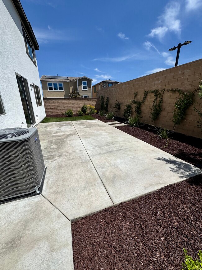 Building Photo - 36996 Camino Spgs Ave