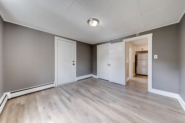 Building Photo - 40 Mortimer St