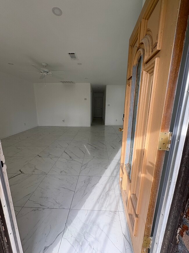 Building Photo - 797 S Amber St