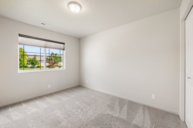 Building Photo - Montrose Rancher 3 bed 2 bath