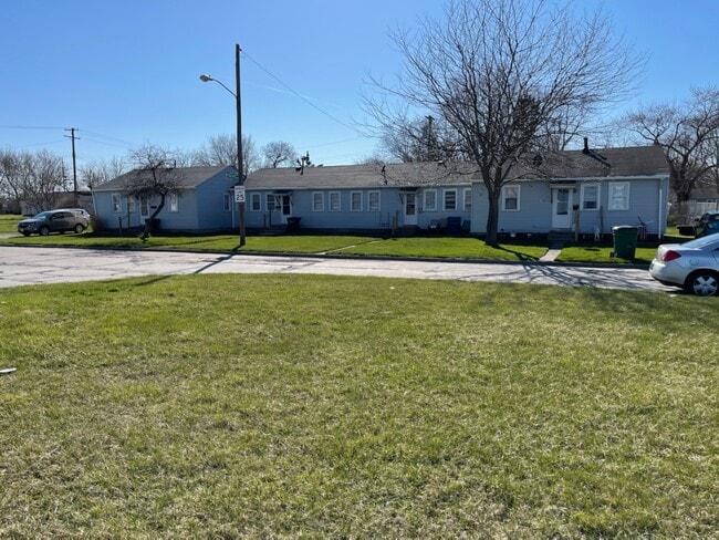 Building Photo - 2119 E Forest Dr