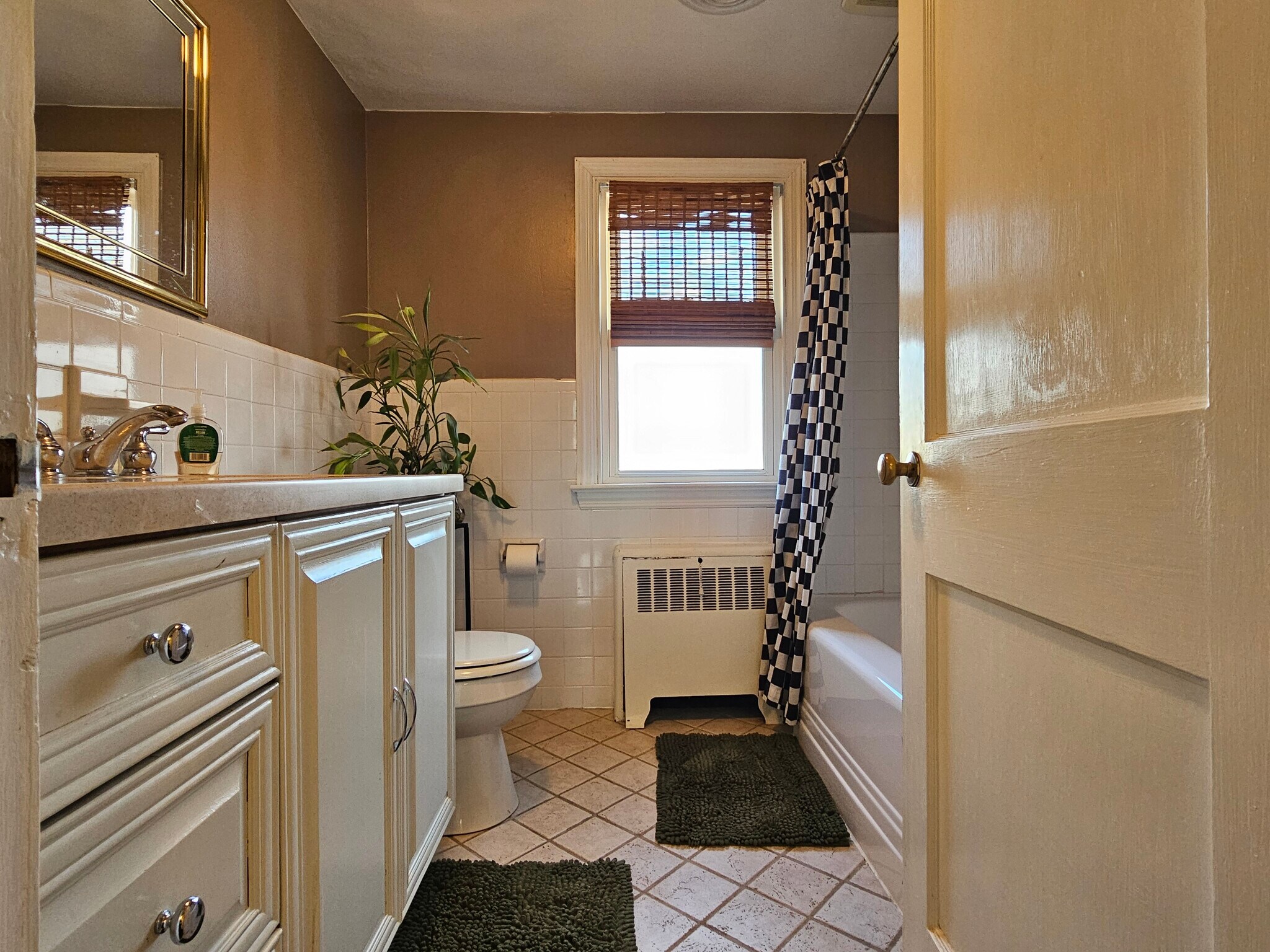 Building Photo - 947 Janet Ave