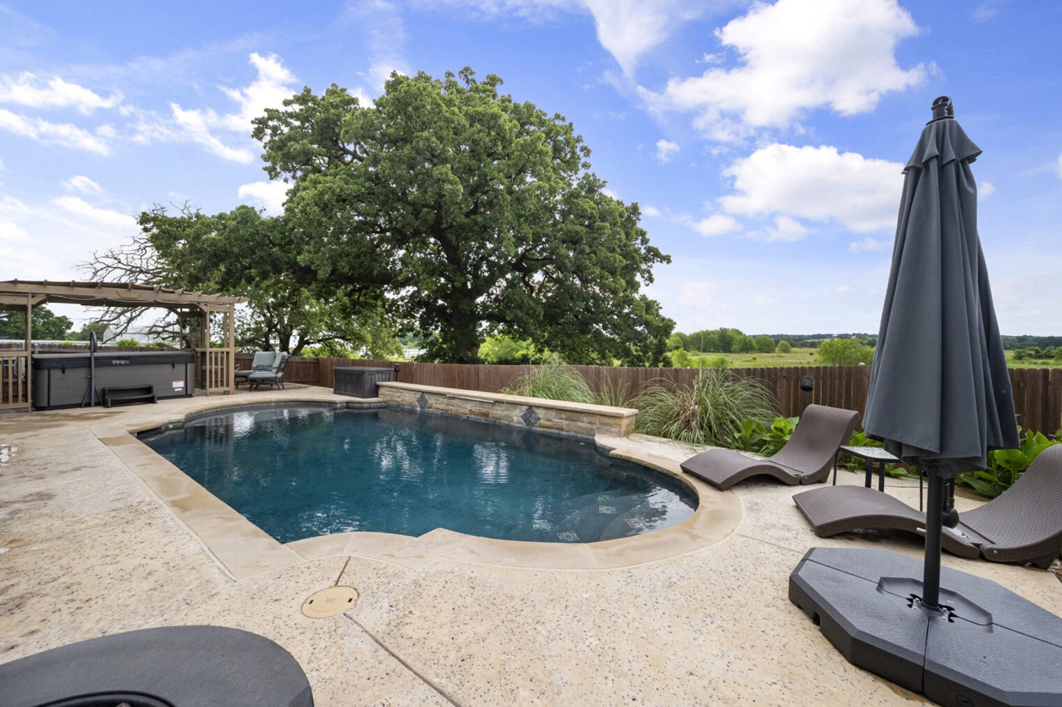 Building Photo - 12309 Cedar Knoll Dr