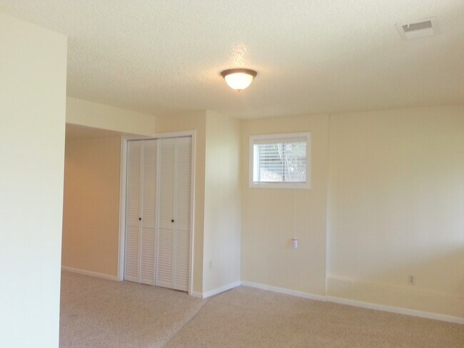 Building Photo - 1603 Cottonwood Dr