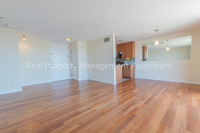 Building Photo - Beautiful One Bedroom Apartment in Los Ang...