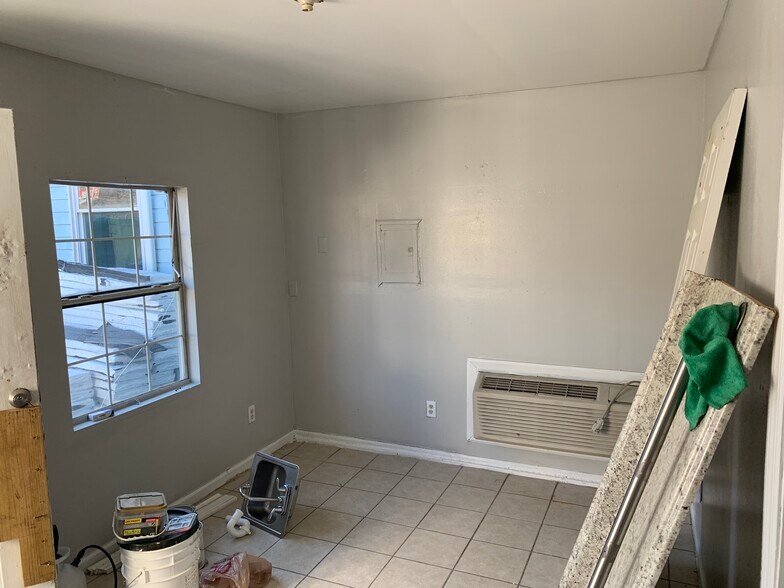 Unit 115 living room - 125 E Frontage Rd