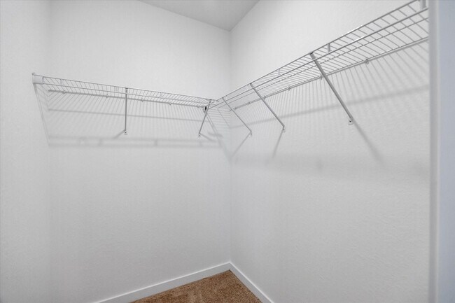 Building Photo - 713 SE 15th Ave