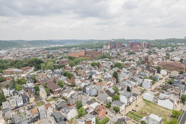 Building Photo - 346 39th St