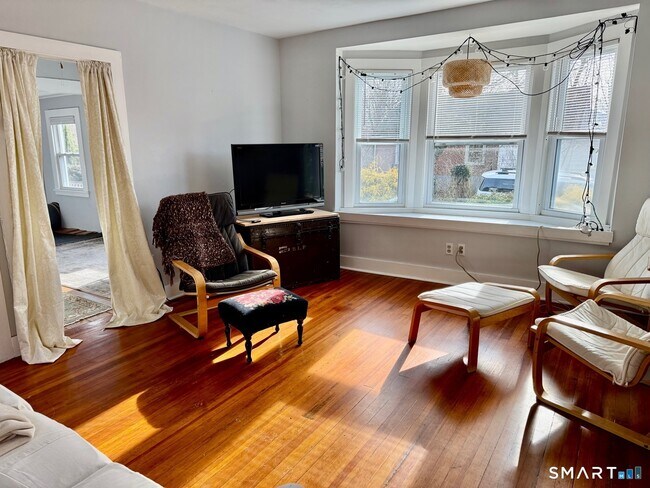 Building Photo - 120 Bloomingdale Rd