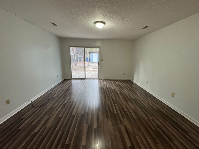 Building Photo - Myrtle Beach - 2 Bedroom / 1.5 Bathroom To...