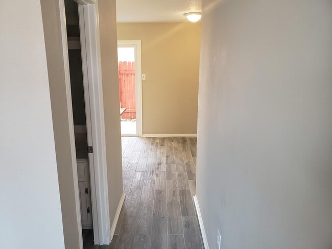 Building Photo - 3594 Friendswood Dr