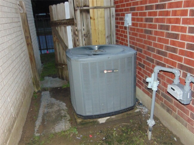 Building Photo - 8603 Rustling Leaves Dr