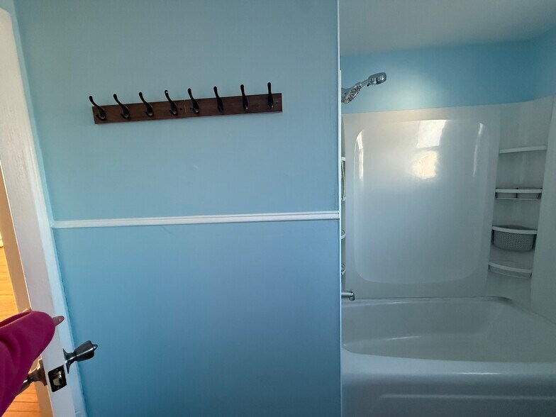 Building Photo - 38 Pine St