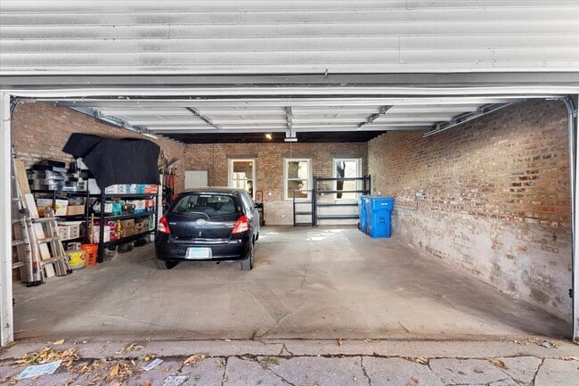 Building Photo - 2048 W 21st St