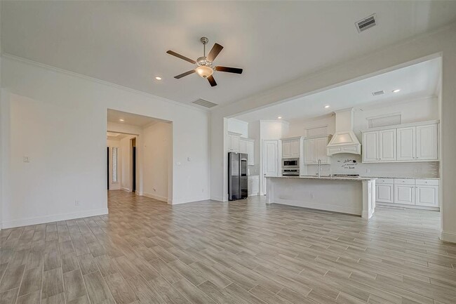 Building Photo - 12902 Sierra National Dr