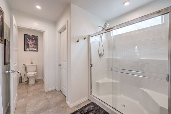 Building Photo - Stunning Skye Canyon Home in gated community with Loft & Upgrades