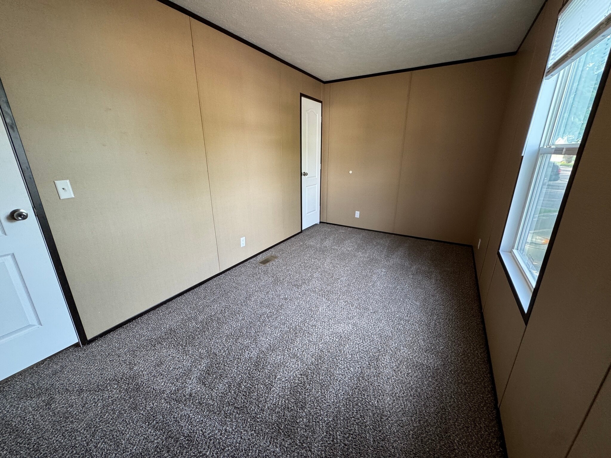 Building Photo - 48580 Pineview Dr