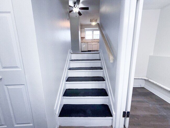 Building Photo - Modern 4-Bedroom Gem in East Columbus with...