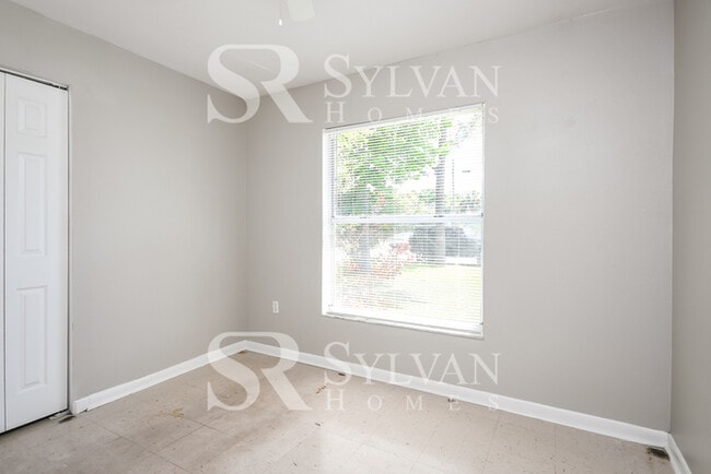 Building Photo - The living is easy in this 3 bedroom, 1 ba...