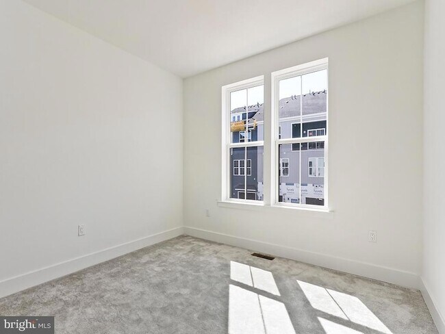 Building Photo - 6105 Vivaldi Rd