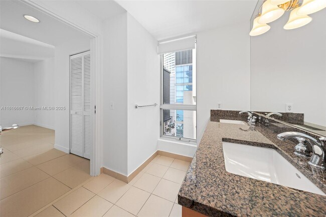 Building Photo - 300 S Biscayne Blvd