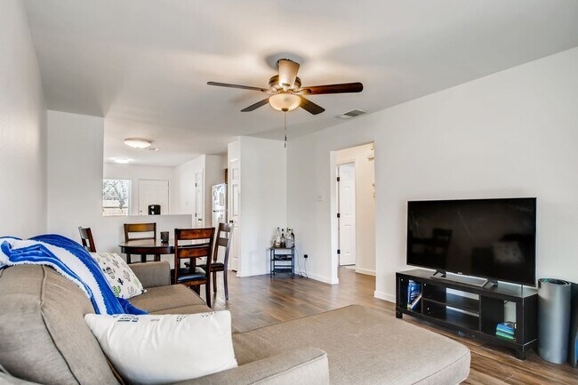 Building Photo - 312 W William Cannon Dr