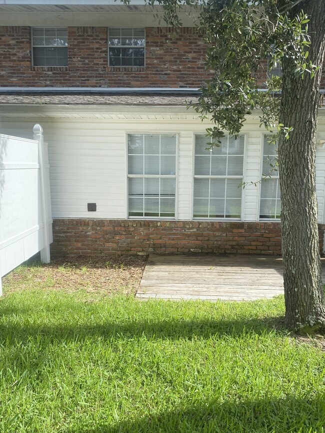 Building Photo - 852 Stonegate Ct