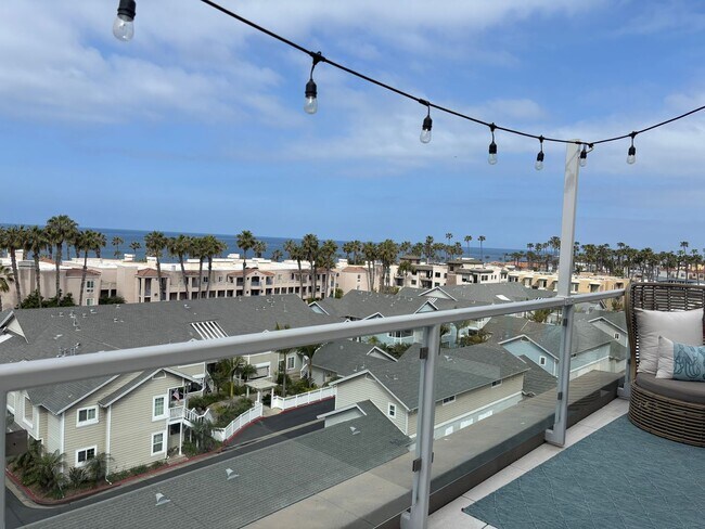 Building Photo - Live the Coastal Life- 2BR/2BA Condo Just ...
