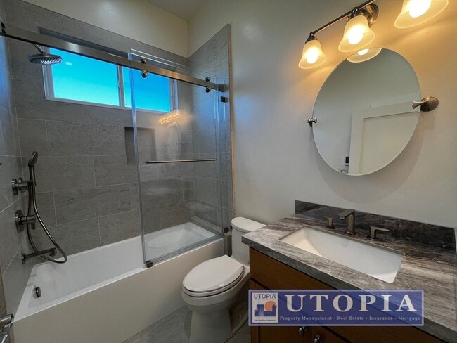 Building Photo - Beautiful 3 Bedroom, 3 Bathroom Duplex Unit Located on the Upper Westside of Santa Cruz. Brand ne...