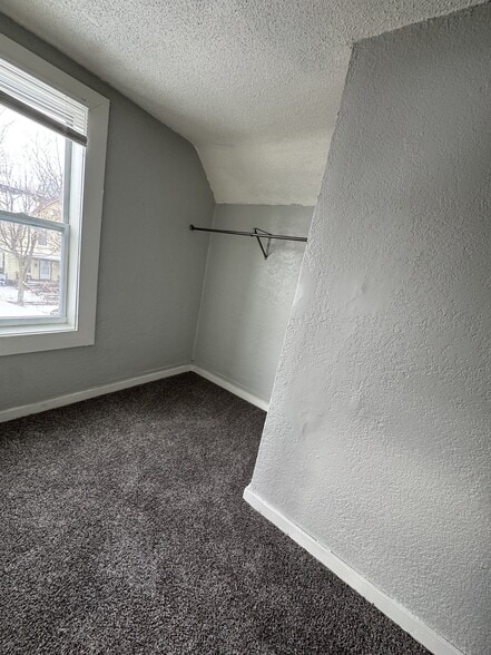 Building Photo - 858 Kalamazoo Ave SE