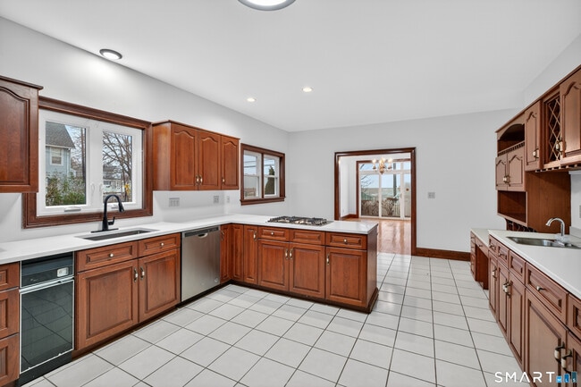 Building Photo - 82 Limewood Ave