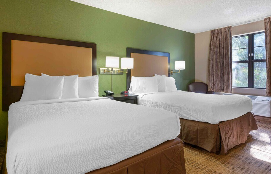 Building Photo - Furnished Studio-Santa Rosa - North