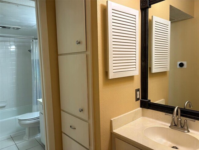 Building Photo - 9226 Jollyville Rd