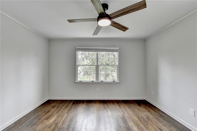 Building Photo - 1450 Cedarhurst Dr
