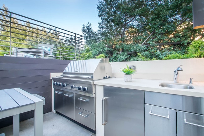 BBQ Area - 1440 N Kings Rd