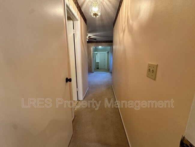 Building Photo - 106 Eastwind Ln