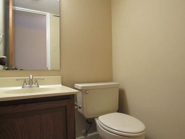 Building Photo - 2725 Santa Fe Unit B - 2/Bed 2.5/Bath - $1300/month