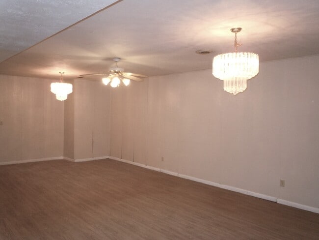 Building Photo - 1102 Apache Dr