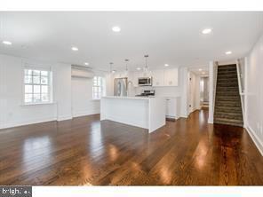 Building Photo - 8 N New St