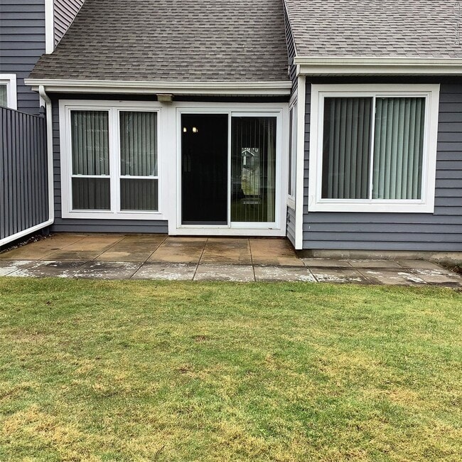 Building Photo - 825 Spring Lake Dr