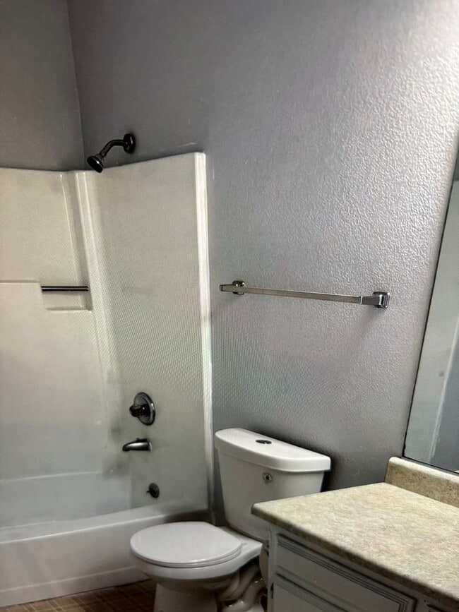 Building Photo - 3B/D 2BA, Duplex AVAILABLE NOW!!